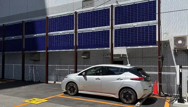 エア・ウォーター、タイムズ２４駐車場に垂直ソーラー発電システムVERPA導入