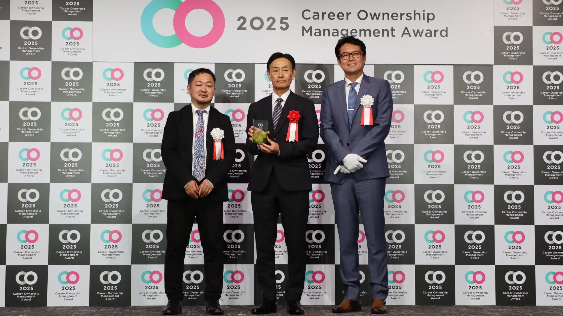 YOMIKOがキャリアオーナーシップ経営AWARD2025を受賞、社員の個性と可能性を最大限に活かす取り組みが評価