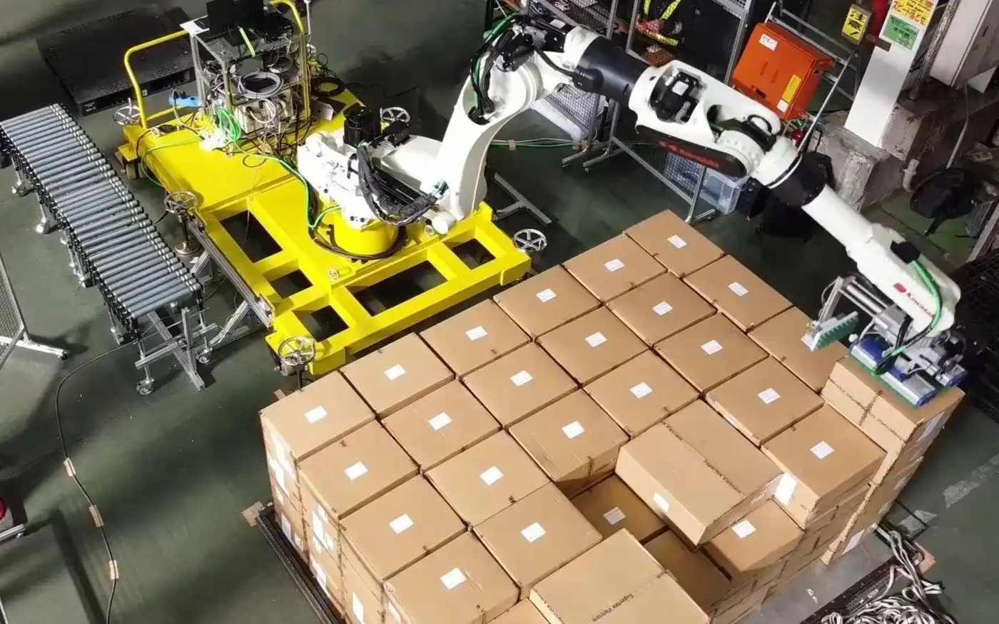 川崎重工ら、航空貨物自動デパレタイズシステム開発を発表　8軸ロボットとAIで人手不足解消へ